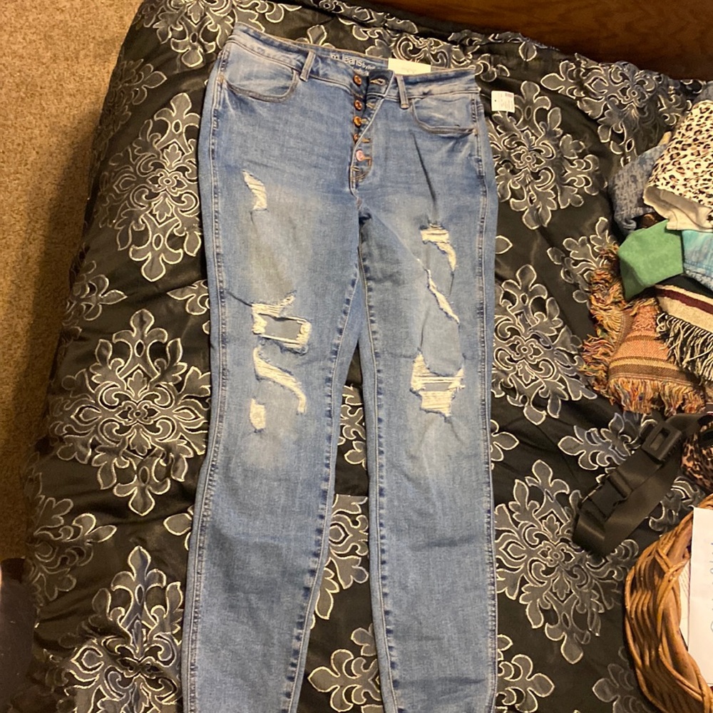 NWT Maurices distressed jegging - med long